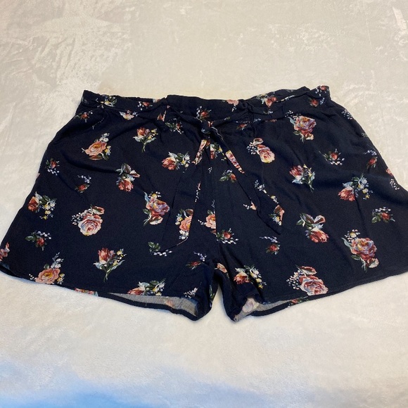 Navy Blue Floral Rayon Shorts 3X - Picture 1 of 6